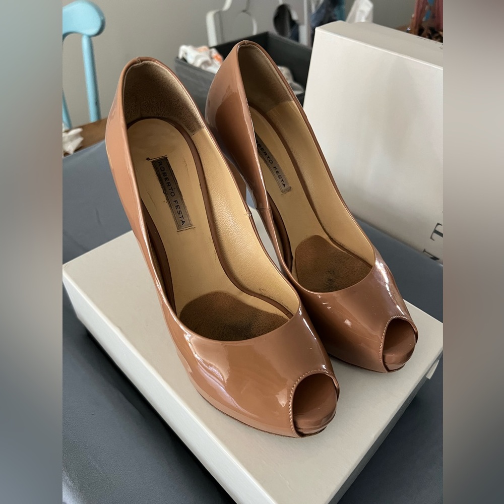 Roberto Festa nude platform heels